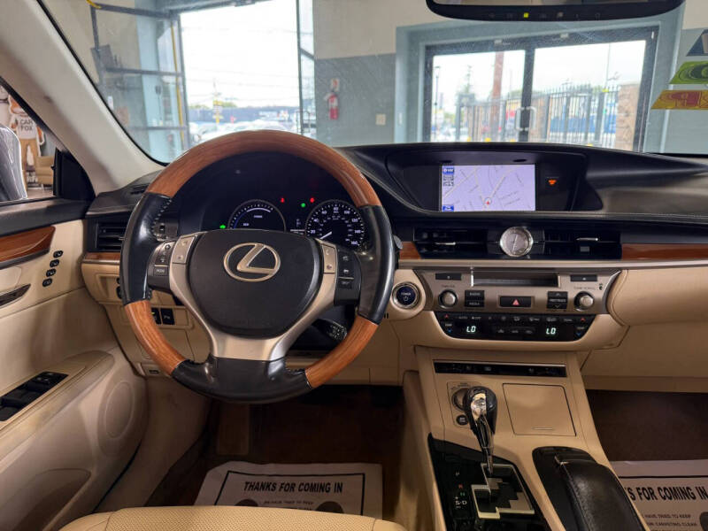 2014 Lexus ES 300h