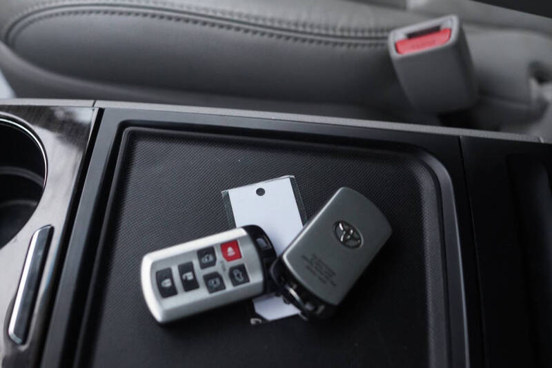 2015 Toyota Sienna XLE 8-Passenger