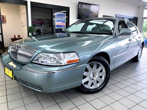 2004 Lincoln Town Car for sale at SAINT CHARLES MOTORCARS in Saint Charles IL