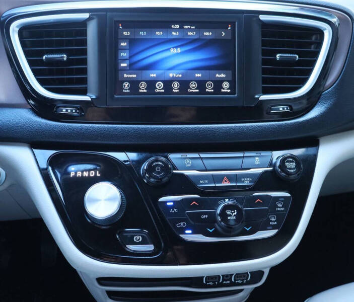 2021 Chrysler Voyager LXi