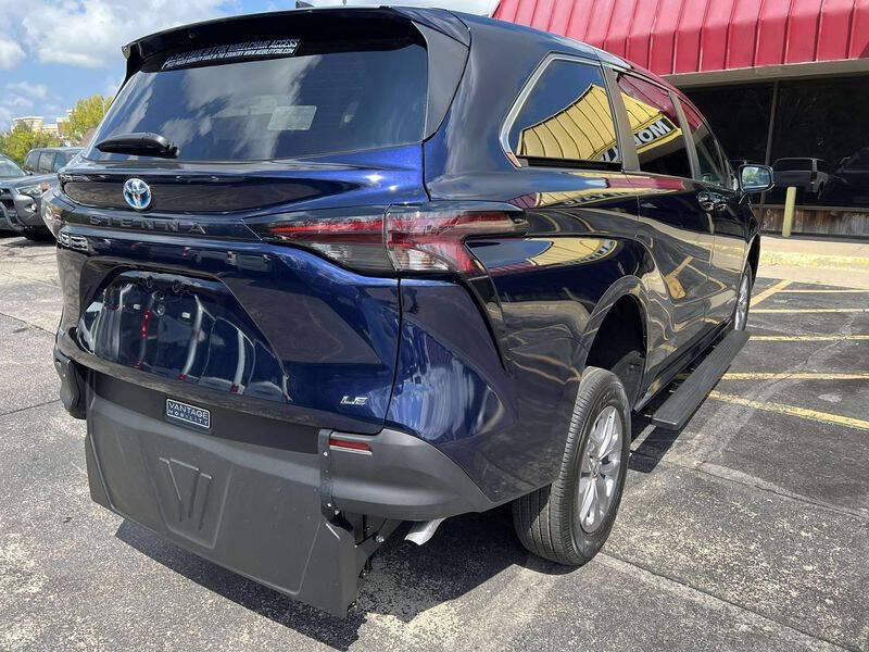 2025 Toyota Sienna LE 8-Passenger