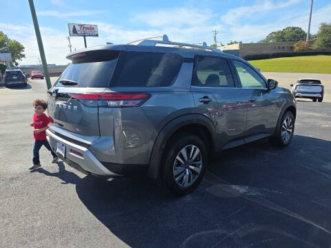 2025 Nissan Pathfinder SL