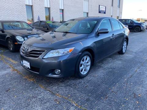 2010 Toyota Camry for sale at AUTOSAVIN in Villa Park IL