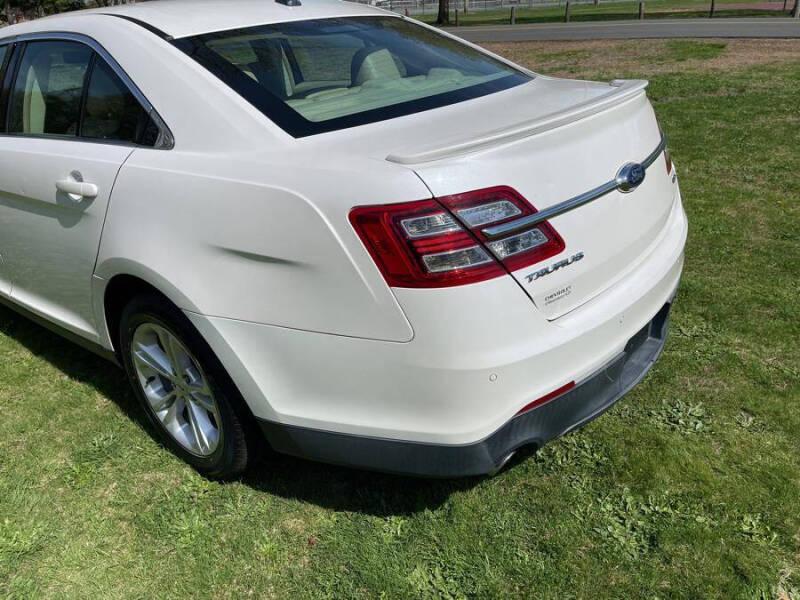 2014 Ford Taurus SEL