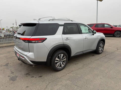 2025 Nissan Pathfinder SL