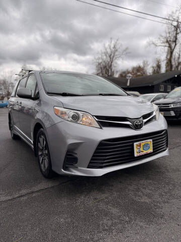 2018 Toyota Sienna LE 7-Passenger