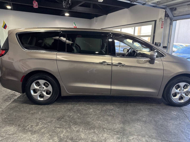 2018 Chrysler Pacifica Hybrid Touring Plus