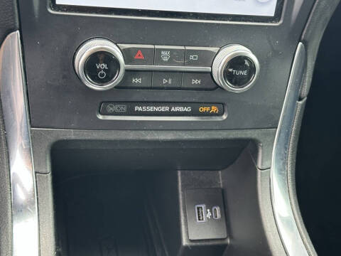 2022 Ford Edge Titanium