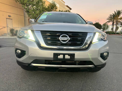 2017 Nissan Pathfinder SV