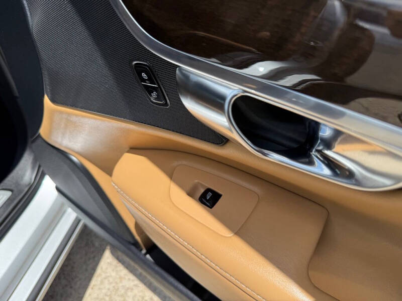 2017 Volvo S90 T6 Momentum