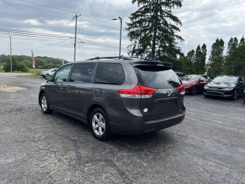 2014 Toyota Sienna LE 8-Passenger