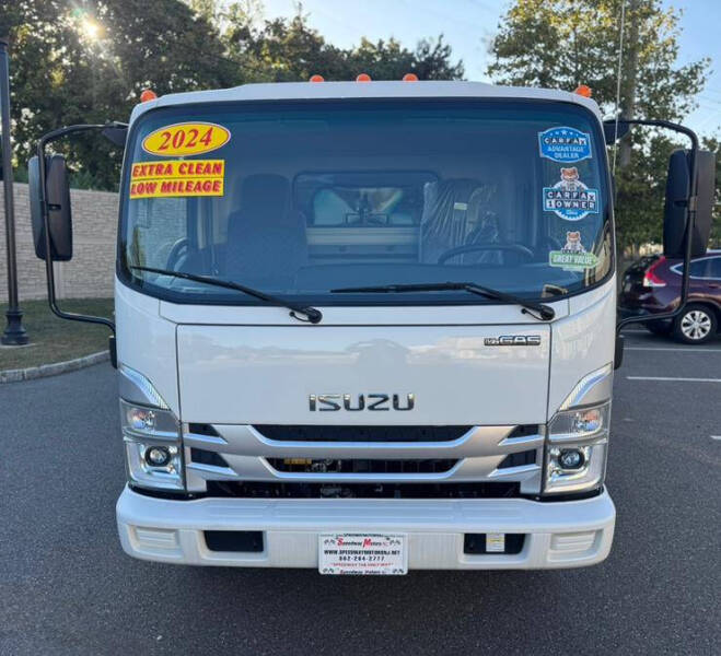 2024 Isuzu NPR-HD