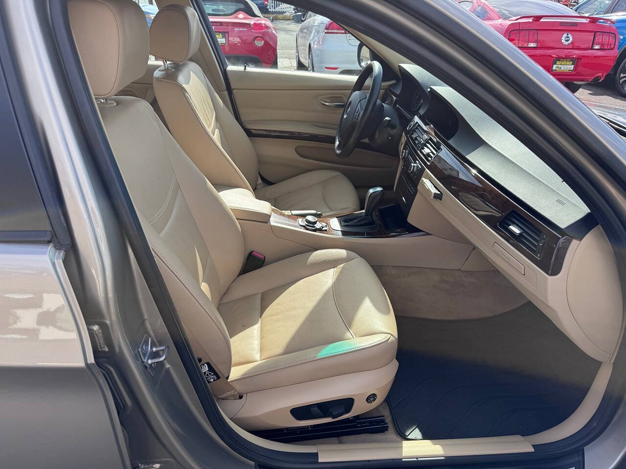 2011 BMW 3 Series 19