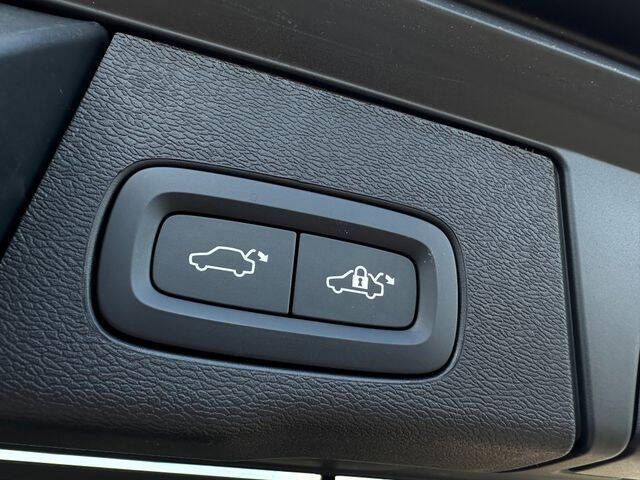 2023 Volvo XC60 B5 Ultimate Bright Theme