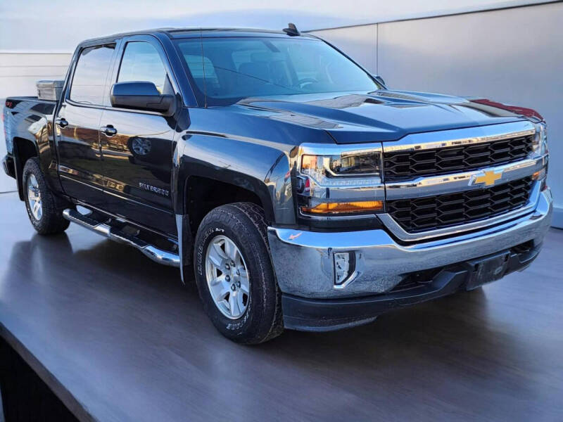 2018 Chevrolet Silverado 1500 LT photo 2