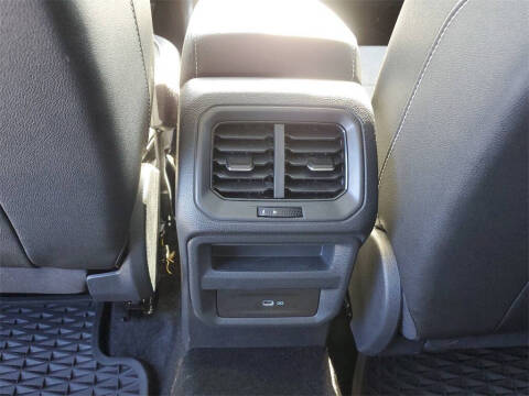 2024 Volkswagen Taos SE 4Motion