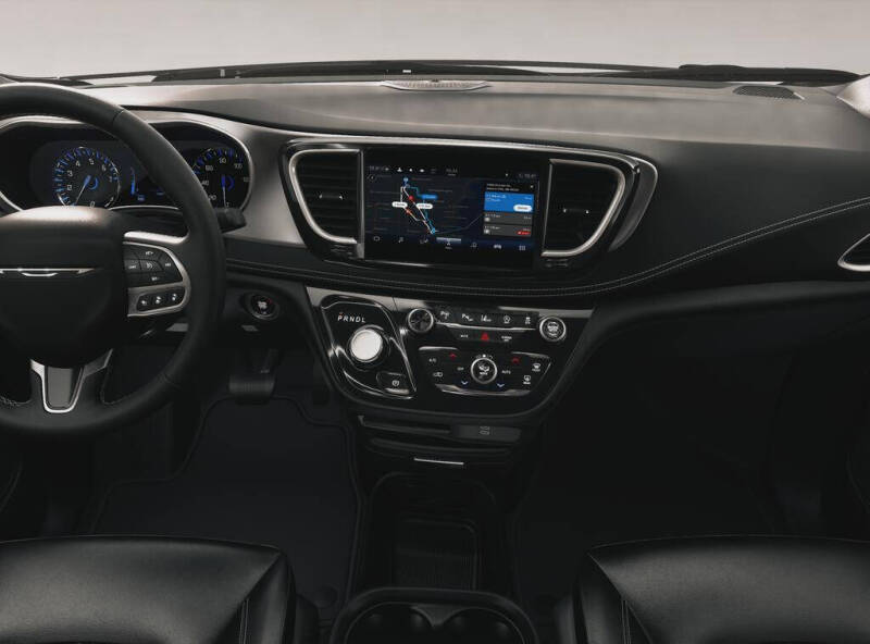2027 Chrysler Pacifica Select