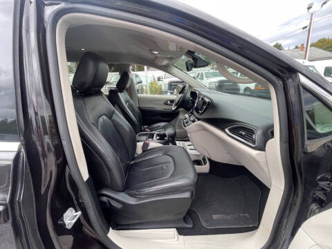 2017 Chrysler Pacifica Touring-L