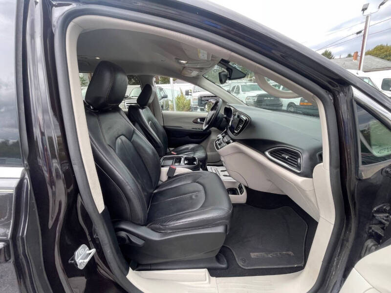 2017 Chrysler Pacifica Touring-L