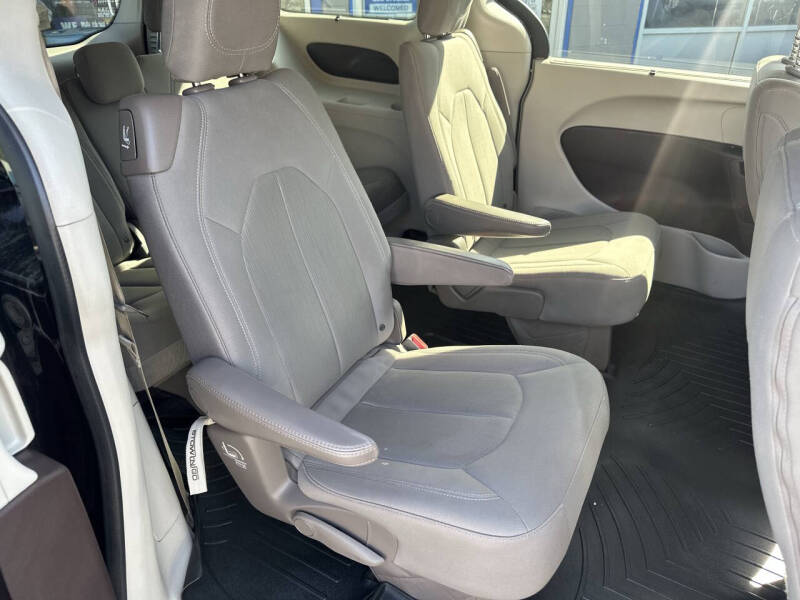 2017 Chrysler Pacifica Touring-L