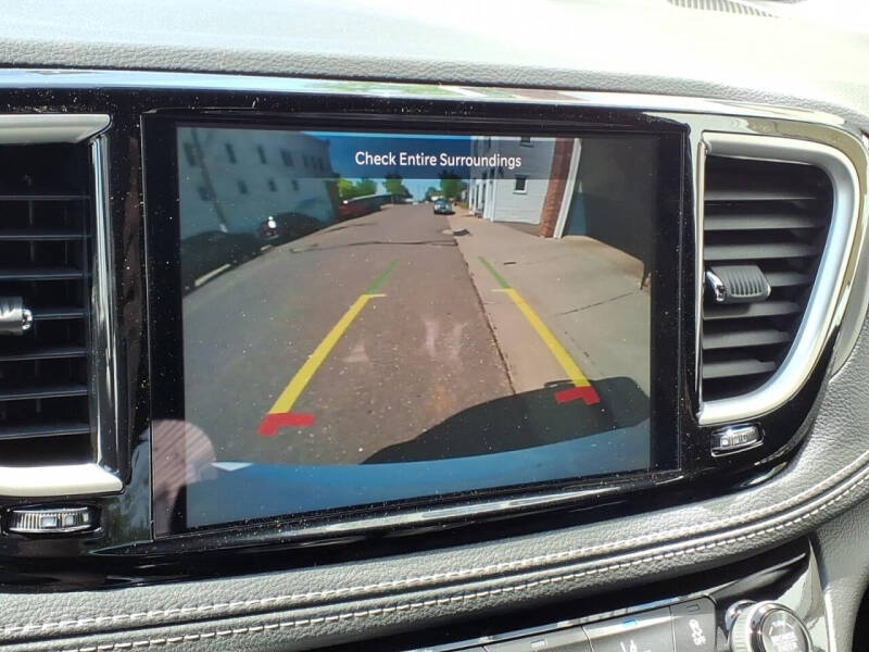 2027 Chrysler Pacifica Select