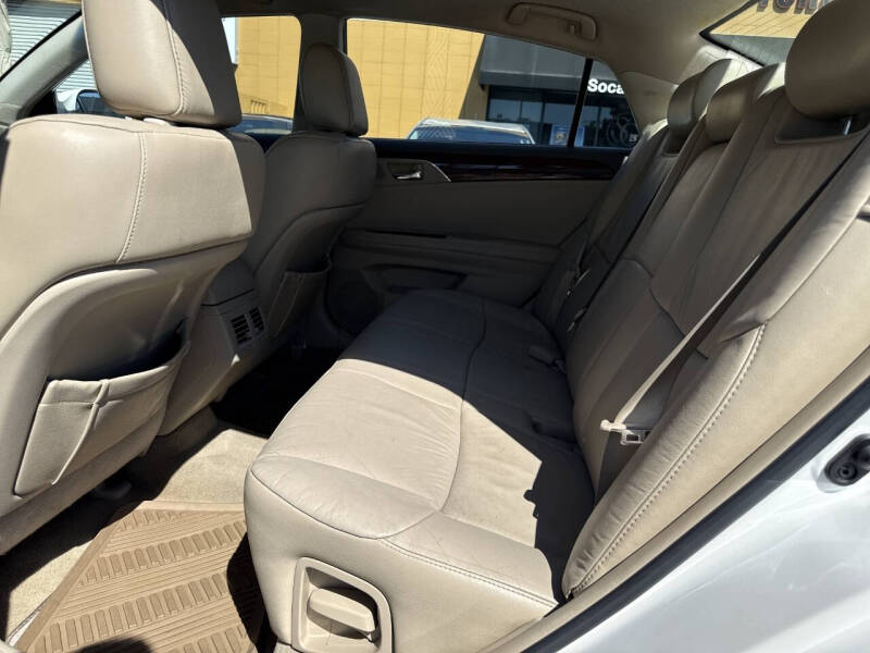 2010 Toyota Avalon XLS