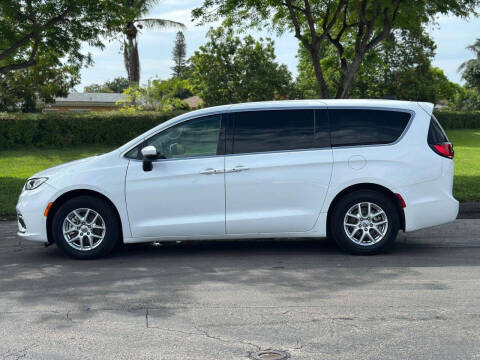 2023 Chrysler Pacifica Touring L