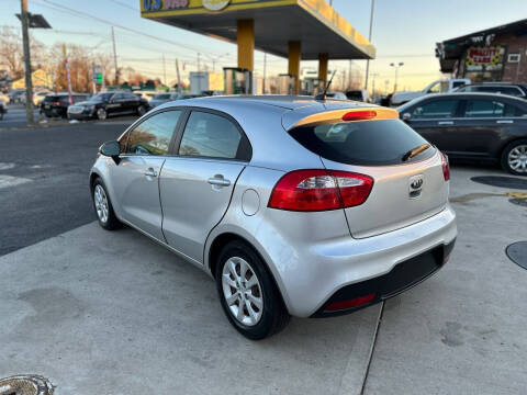 2015 Kia Rio 5-Door LX