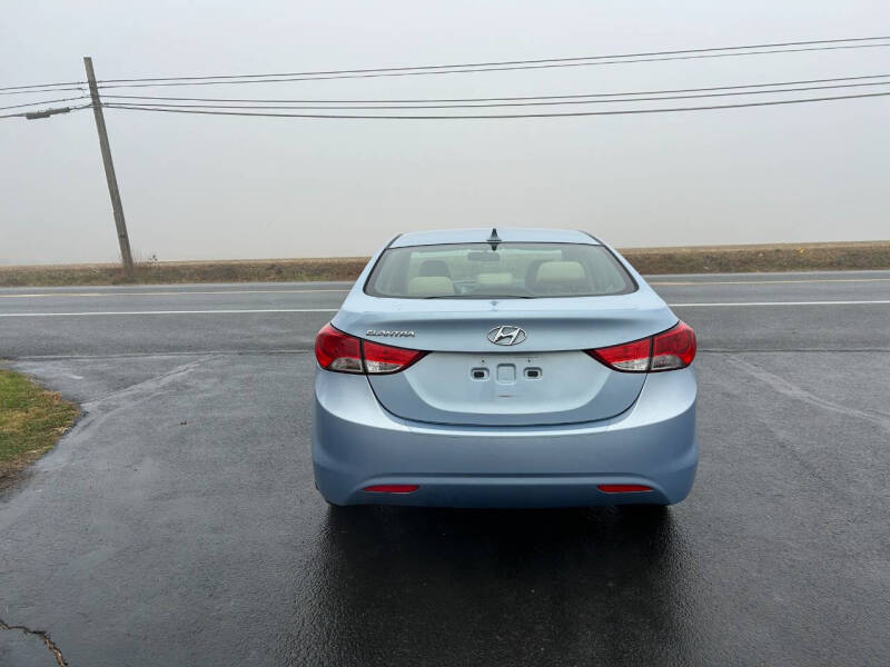 2012 Hyundai Elantra GLS photo 16