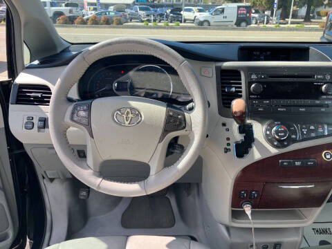 2013 Toyota Sienna XLE Mobility 7-Passenger