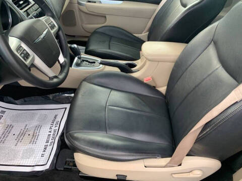 2013 Chrysler 200 Touring