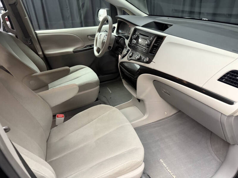 2011 Toyota Sienna Base 7-Passenger