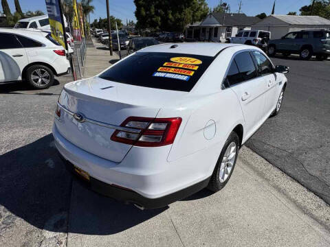2014 Ford Taurus SE