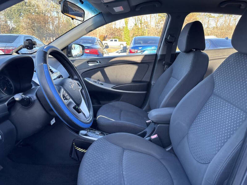 2012 Hyundai Accent SE