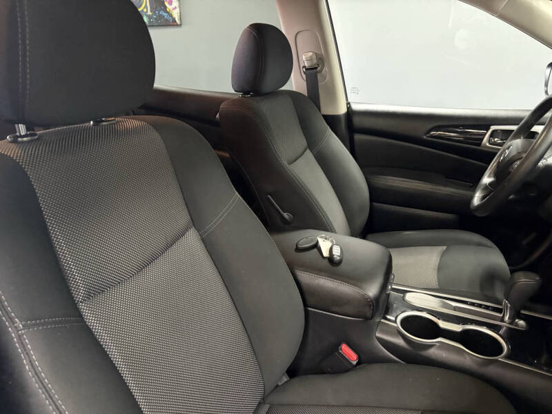 2020 Nissan Pathfinder SV