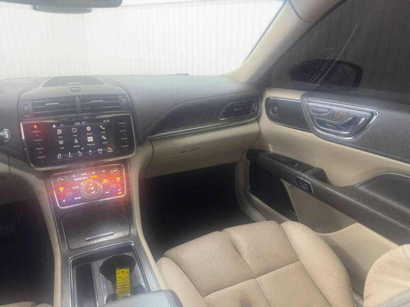 2017 Lincoln Continental Select