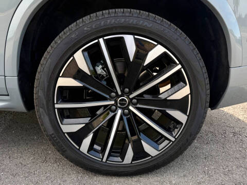 2025 Volvo XC90 T8 Plus Bright Theme 7P