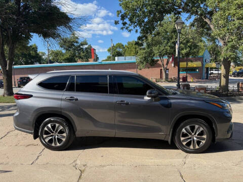 2022 Toyota Highlander Hybrid XLE