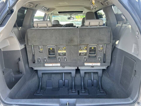 2017 Toyota Sienna XLE 8-Passenger