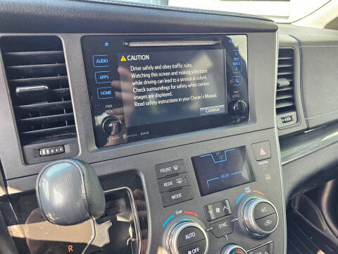 2017 Toyota Sienna SE 8-Passenger