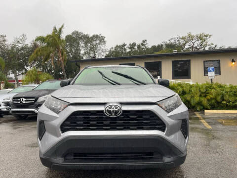 2020 Toyota RAV4 LE