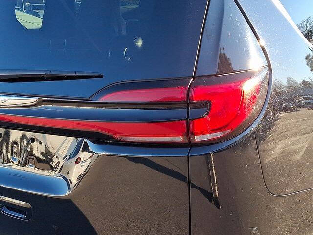 2024 Chrysler Pacifica Plug-In Hybrid Select