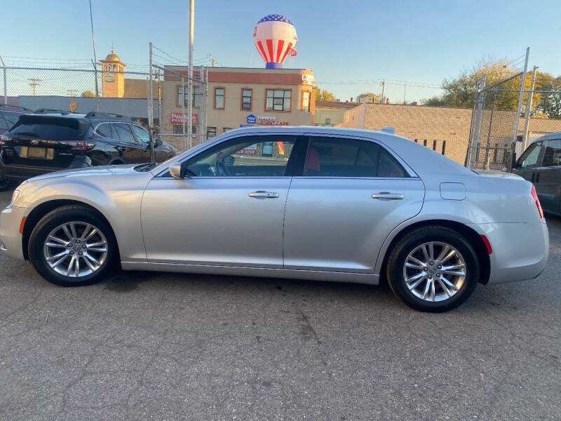2019 Chrysler 300 Touring L