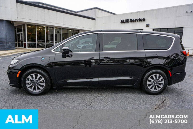 2024 Chrysler Pacifica Plug-In Hybrid Select