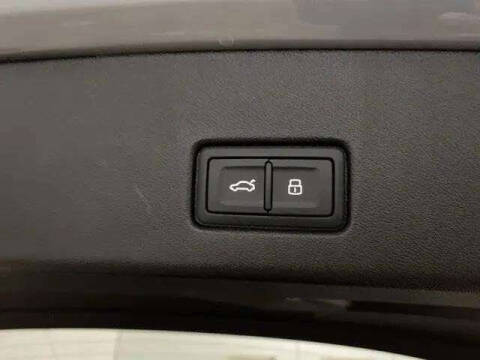 2024 Audi Q4 e-tron quattro Premium 55