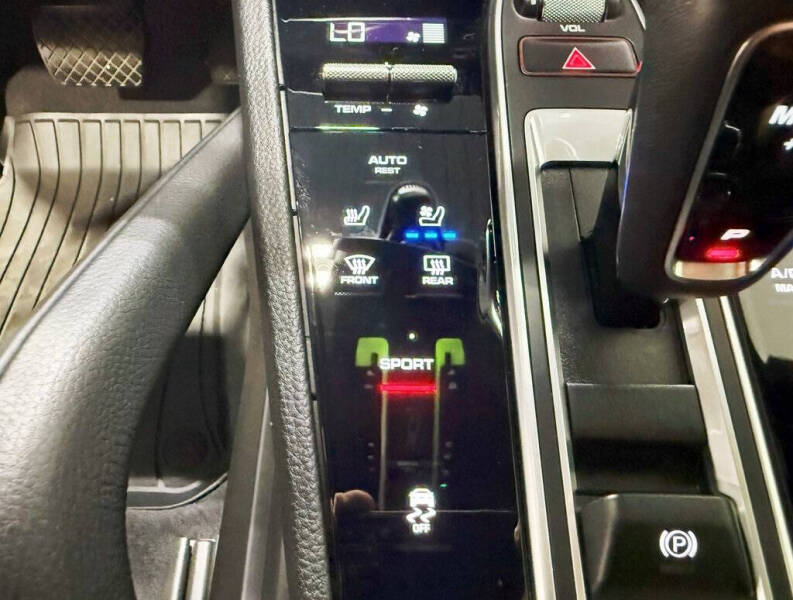 2022 Porsche Cayenne Platinum Edition