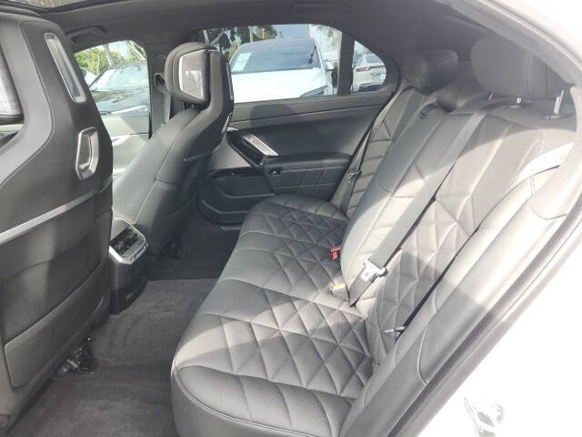 2023 BMW 7 Series 740i