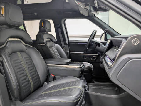 2024 Rivian R1S