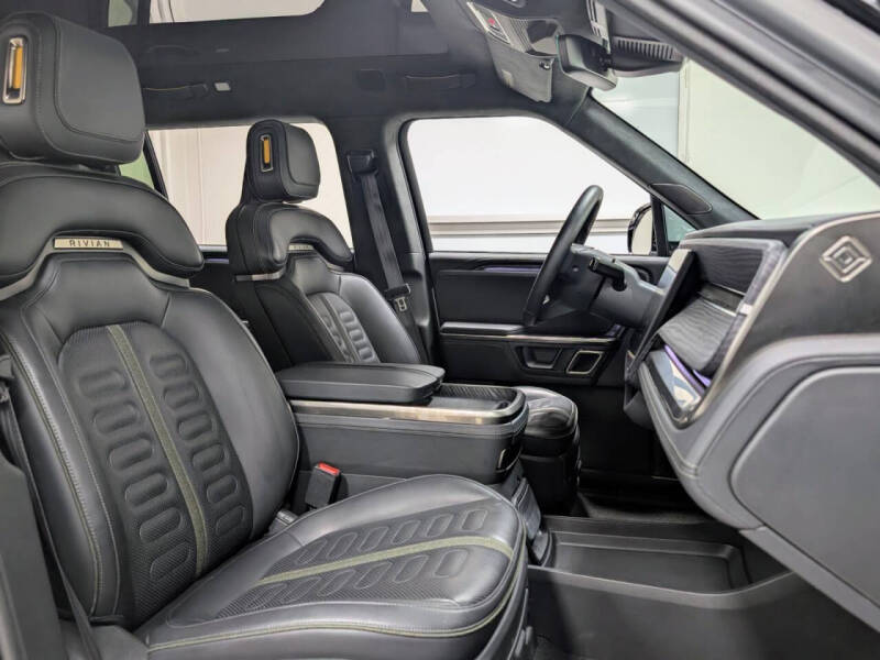 2024 Rivian R1S