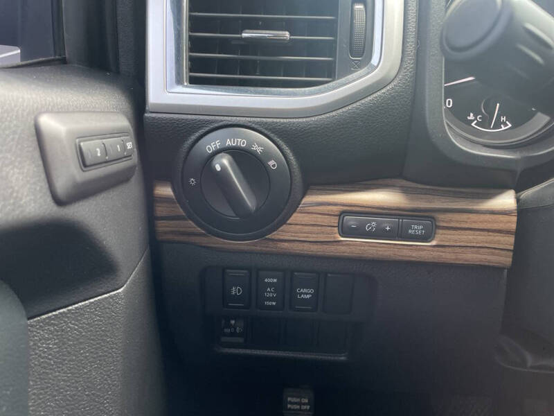 2017 Nissan Titan SL